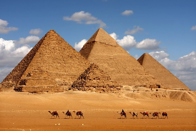 Cairo day tour to Pyramids & Egyptian Museum